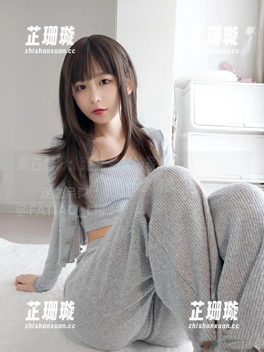 黑白魅影：迷之呆梨的写真作品，精彩图片下载任你畅享