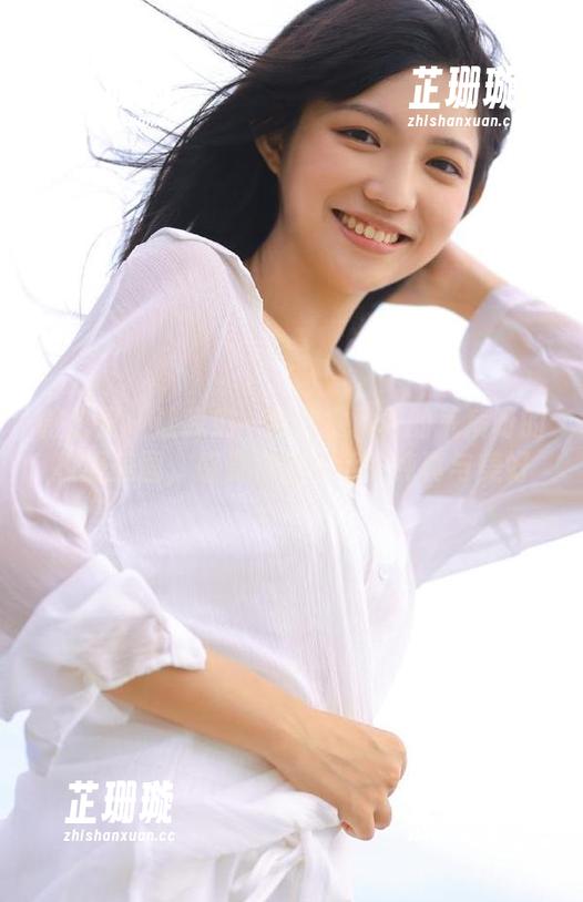 微密圈 - 让我们一起欣赏雅雅的气质呀的校服美图，感受校园生活的纯真与美好