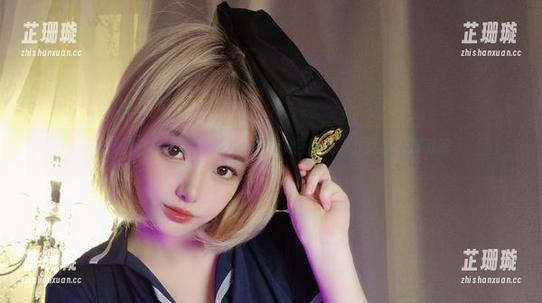 让我们一起欣赏雯妹不讲道理的制服美图，尽享丰富资源