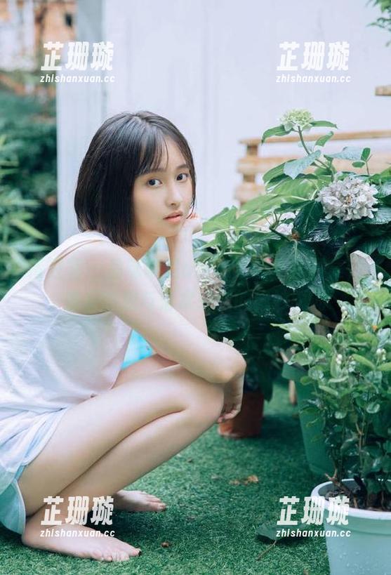 青豆客 - 品味欧尼anne泳池全套图集，感受热浪与清水交融的绝妙瞬间