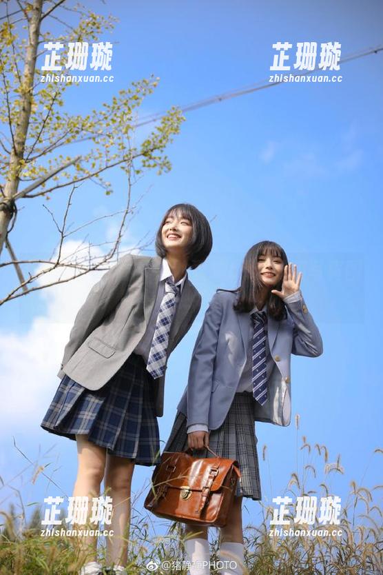 青豆客 - 青春洋溢的雪瑞Lisa制服写真图集：真实展现她的俏丽风采