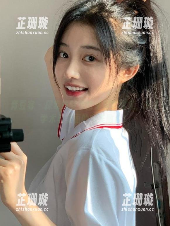 青豆客 - 探索黄梦羡教室写真图集，感受学术与美丽的完美融合！