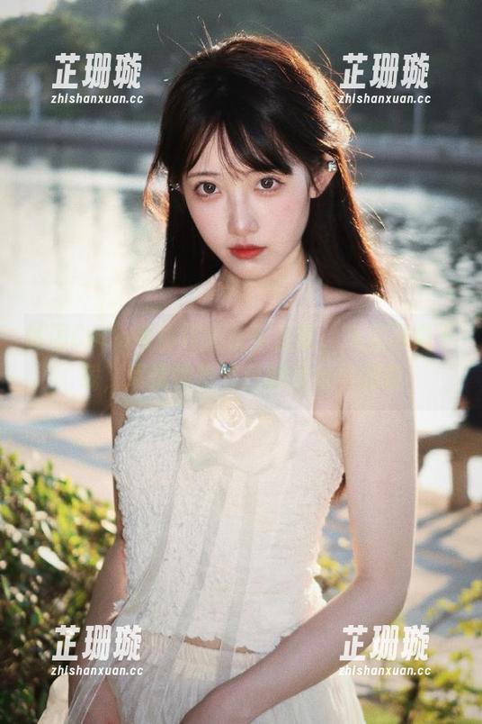 韩国CoCo带你领略快乐圣诞，高清写真下载，尽情体验节日的欢乐与温暖