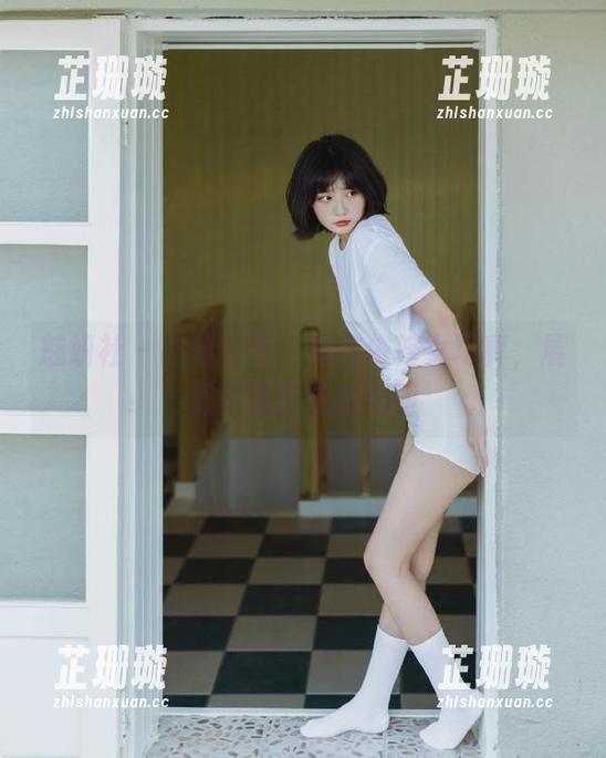 魅妍社 - 高清分享：夏依依修女写真，展现灵魂深处的美丽