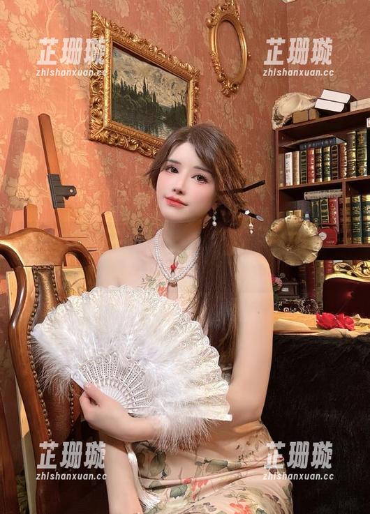 最新图包抢先看！鹿八岁baby用《棉袜》展现独特的个人魅力